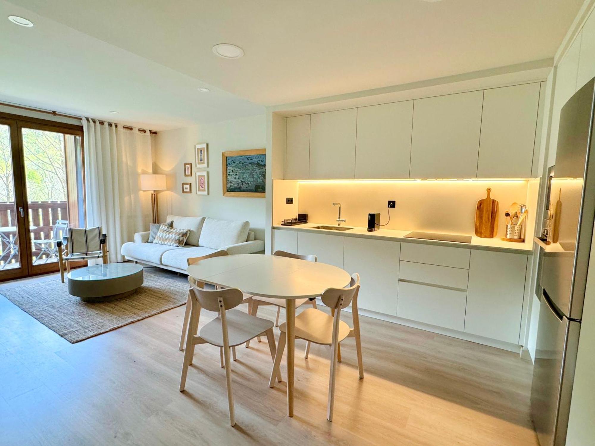 Bpirineos-Besurta Apartment Бенаск Екстериор снимка