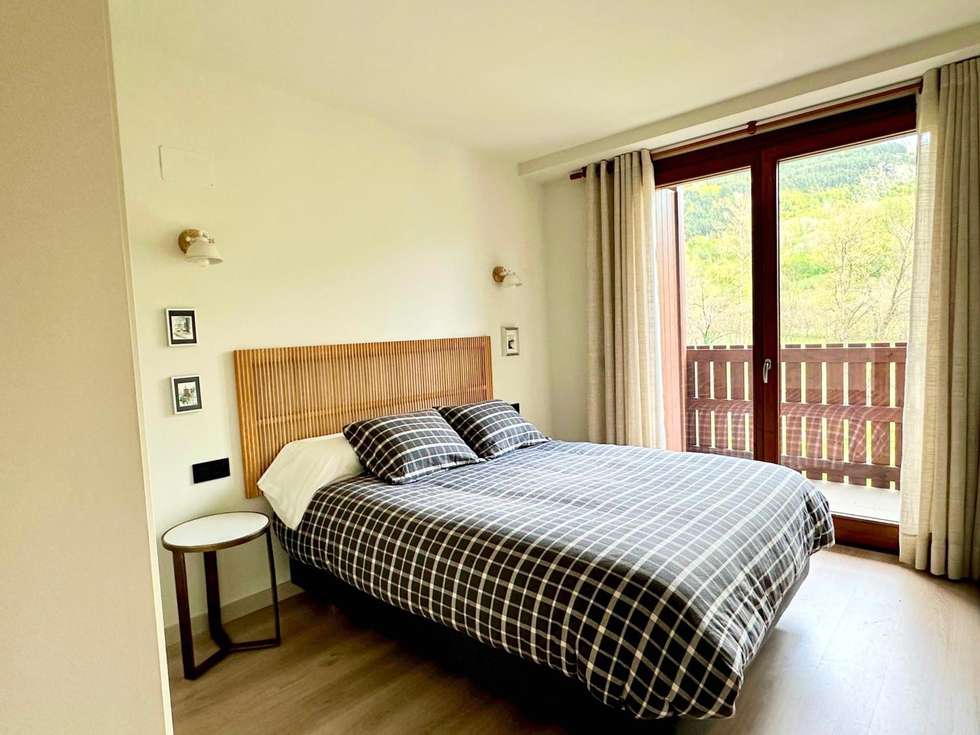 Bpirineos-Besurta Apartment Бенаск Екстериор снимка
